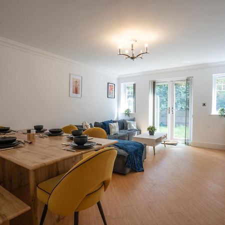 Willa Emirates House, Luxe 5 Bed, With King Sized Beds, Next To Aiport & Nec, Jlr 5 Mins Marston Green Zewnętrze zdjęcie
