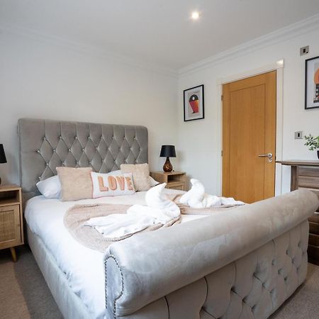 Willa Emirates House, Luxe 5 Bed, With King Sized Beds, Next To Aiport & Nec, Jlr 5 Mins Marston Green Zewnętrze zdjęcie