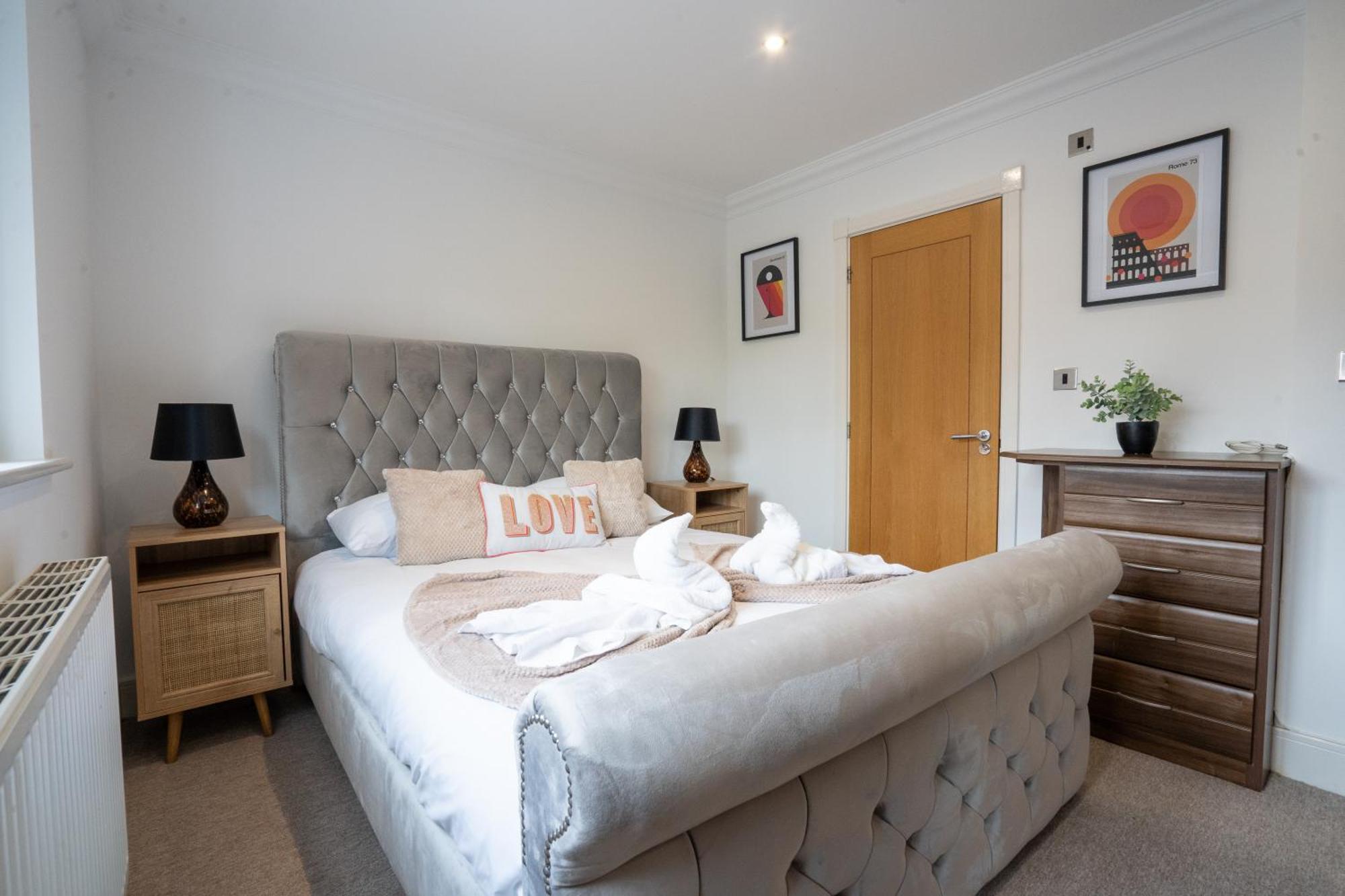 Willa Emirates House, Luxe 5 Bed, With King Sized Beds, Next To Aiport & Nec, Jlr 5 Mins Marston Green Zewnętrze zdjęcie