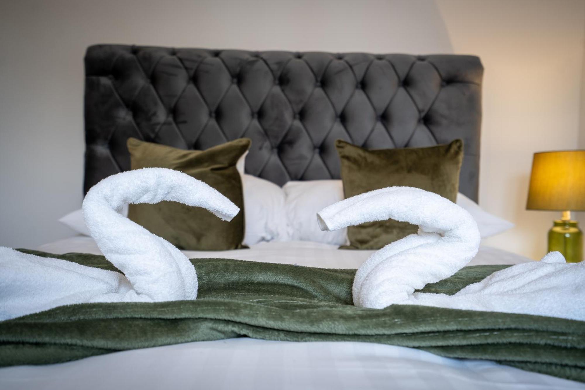 Willa Emirates House, Luxe 5 Bed, With King Sized Beds, Next To Aiport & Nec, Jlr 5 Mins Marston Green Zewnętrze zdjęcie