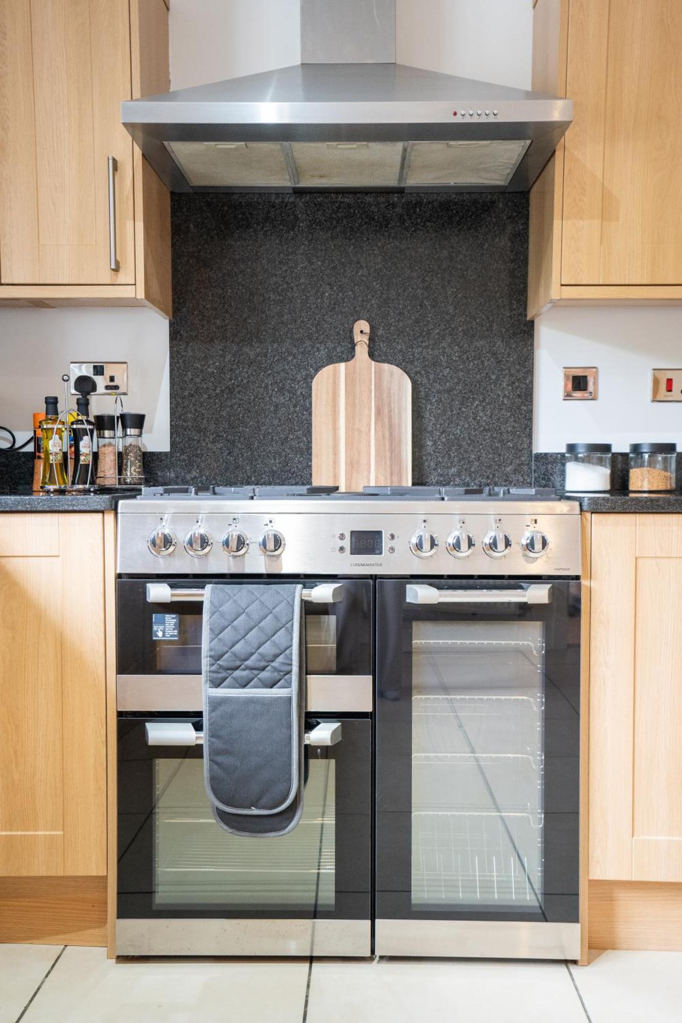 Willa Emirates House, Luxe 5 Bed, With King Sized Beds, Next To Aiport & Nec, Jlr 5 Mins Marston Green Zewnętrze zdjęcie
