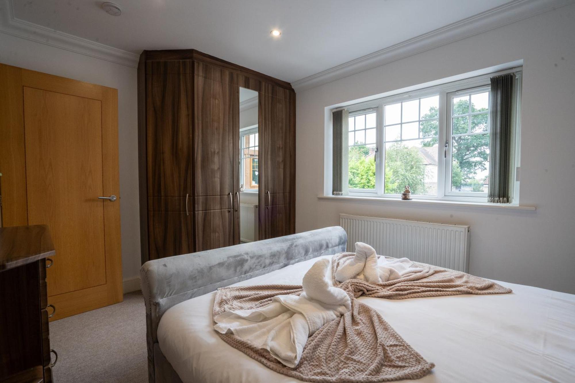 Willa Emirates House, Luxe 5 Bed, With King Sized Beds, Next To Aiport & Nec, Jlr 5 Mins Marston Green Zewnętrze zdjęcie