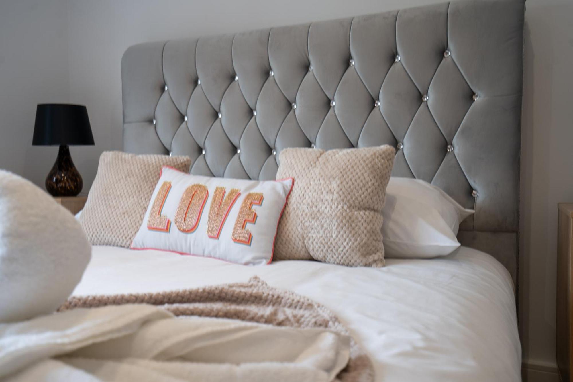 Willa Emirates House, Luxe 5 Bed, With King Sized Beds, Next To Aiport & Nec, Jlr 5 Mins Marston Green Zewnętrze zdjęcie