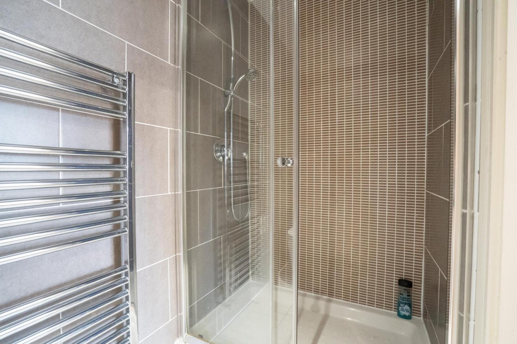 Willa Emirates House, Luxe 5 Bed, With King Sized Beds, Next To Aiport & Nec, Jlr 5 Mins Marston Green Zewnętrze zdjęcie