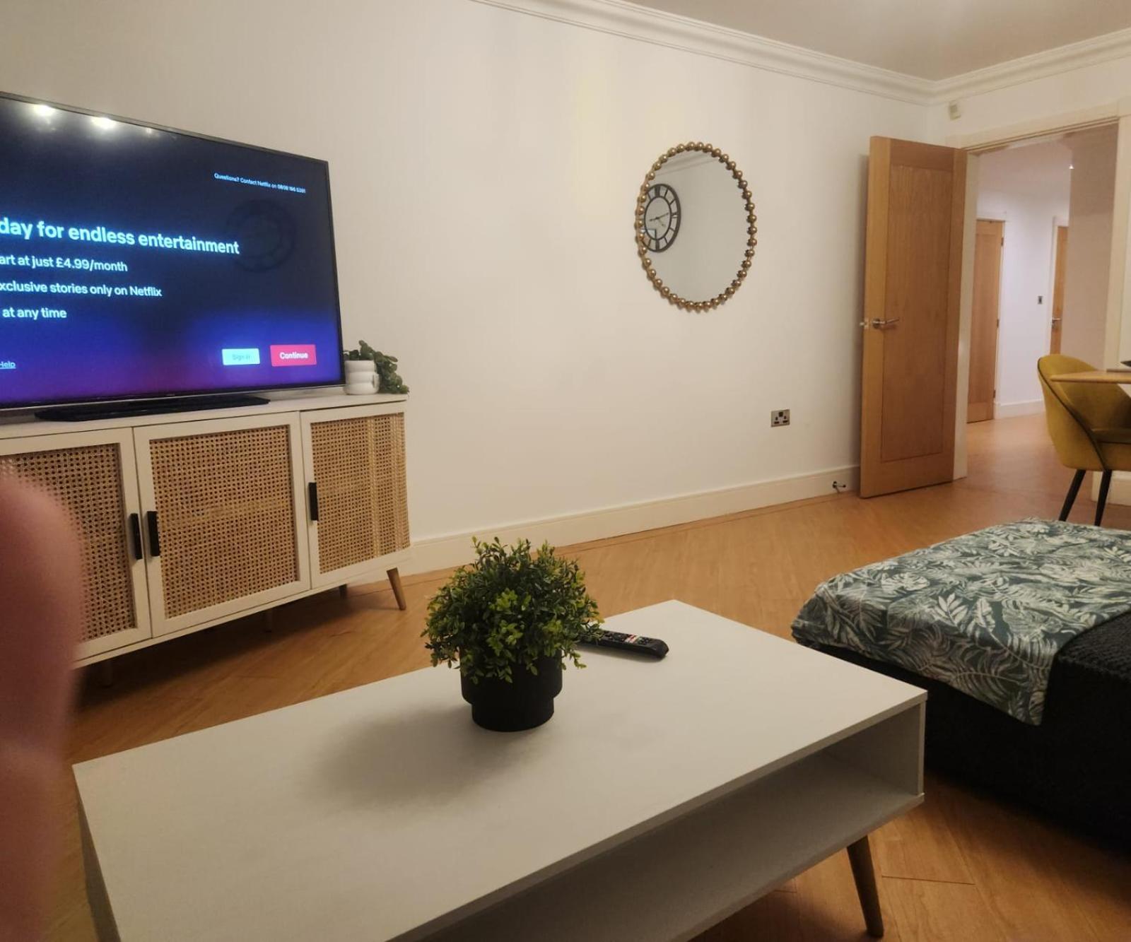 Willa Emirates House, Luxe 5 Bed, With King Sized Beds, Next To Aiport & Nec, Jlr 5 Mins Marston Green Zewnętrze zdjęcie