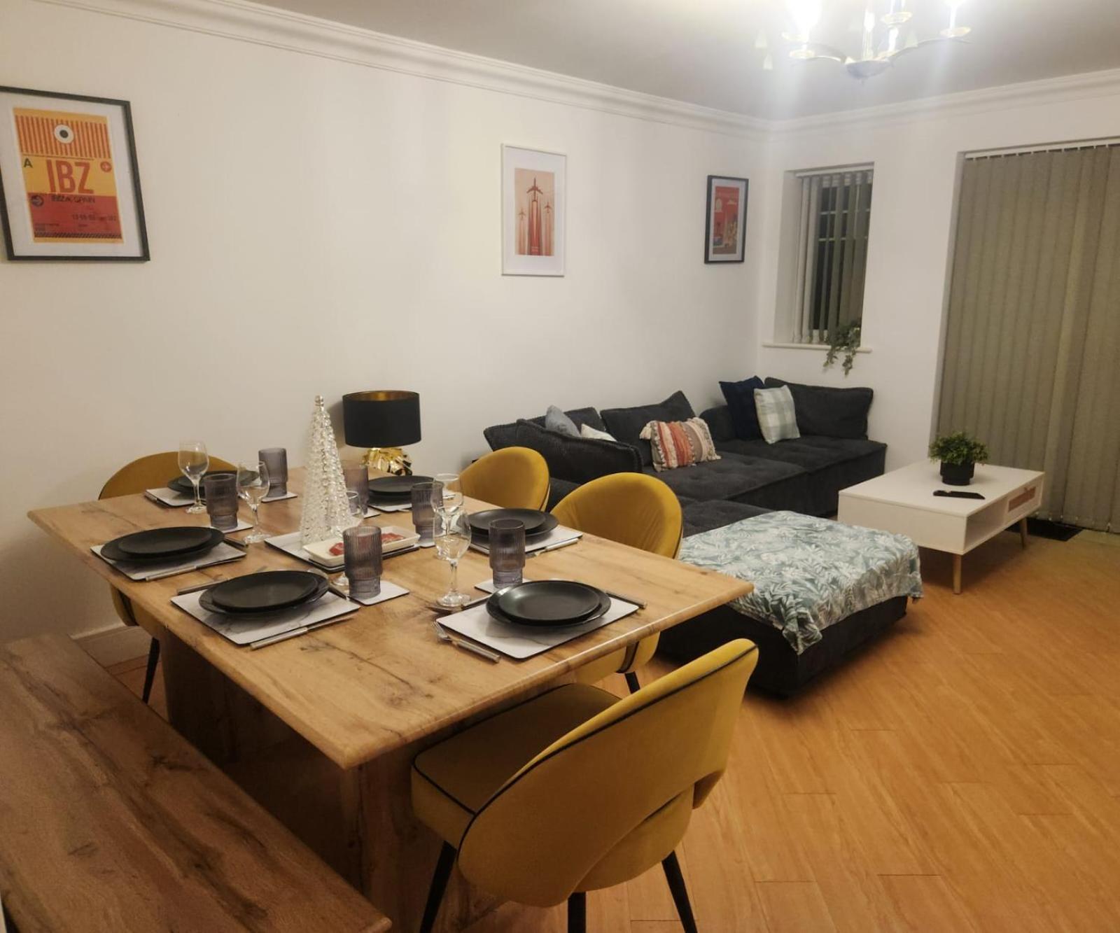 Willa Emirates House, Luxe 5 Bed, With King Sized Beds, Next To Aiport & Nec, Jlr 5 Mins Marston Green Zewnętrze zdjęcie